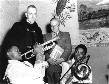 Fr Huddleston with two members of the  'Huddleston Jazz Band'  the teenage Jonas Gwangwa and Hugh Masekela, with Alan Paton (St Peter’s School, Johannesburg).